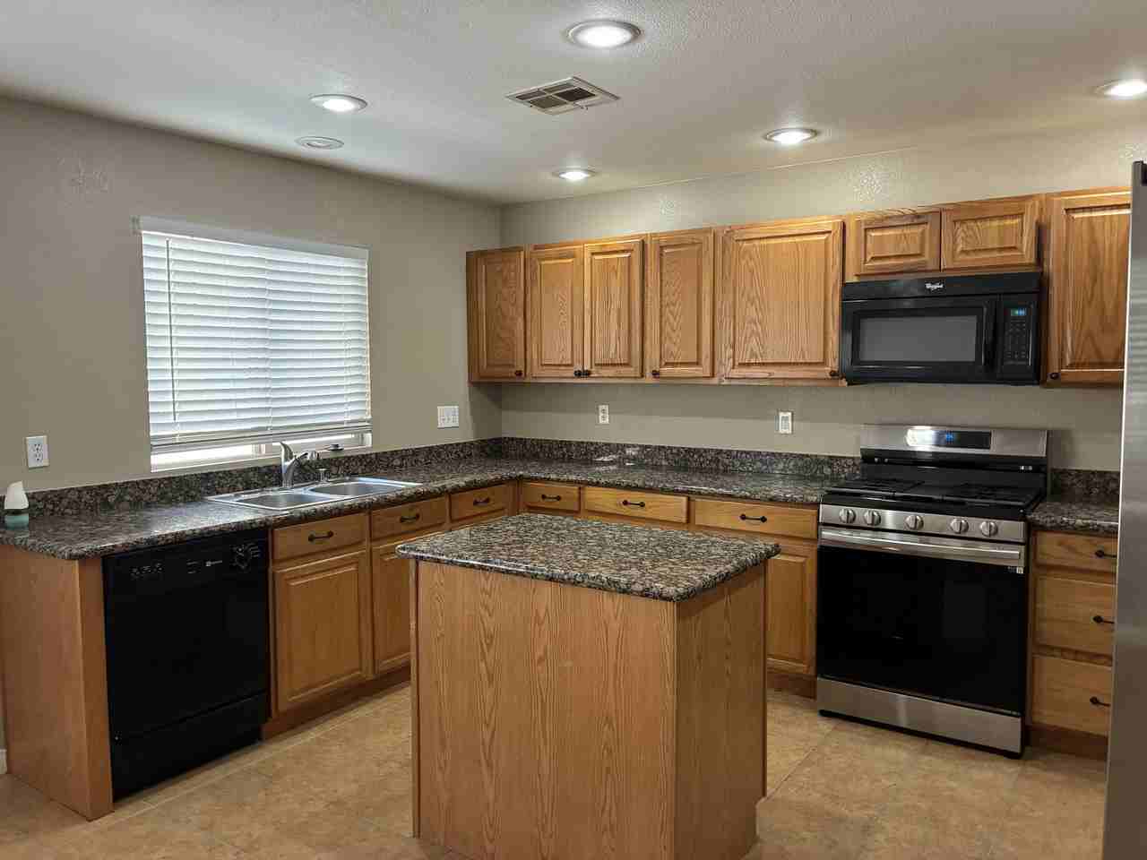 2753 Fountain Ridge Ln - Photo 4 of 37