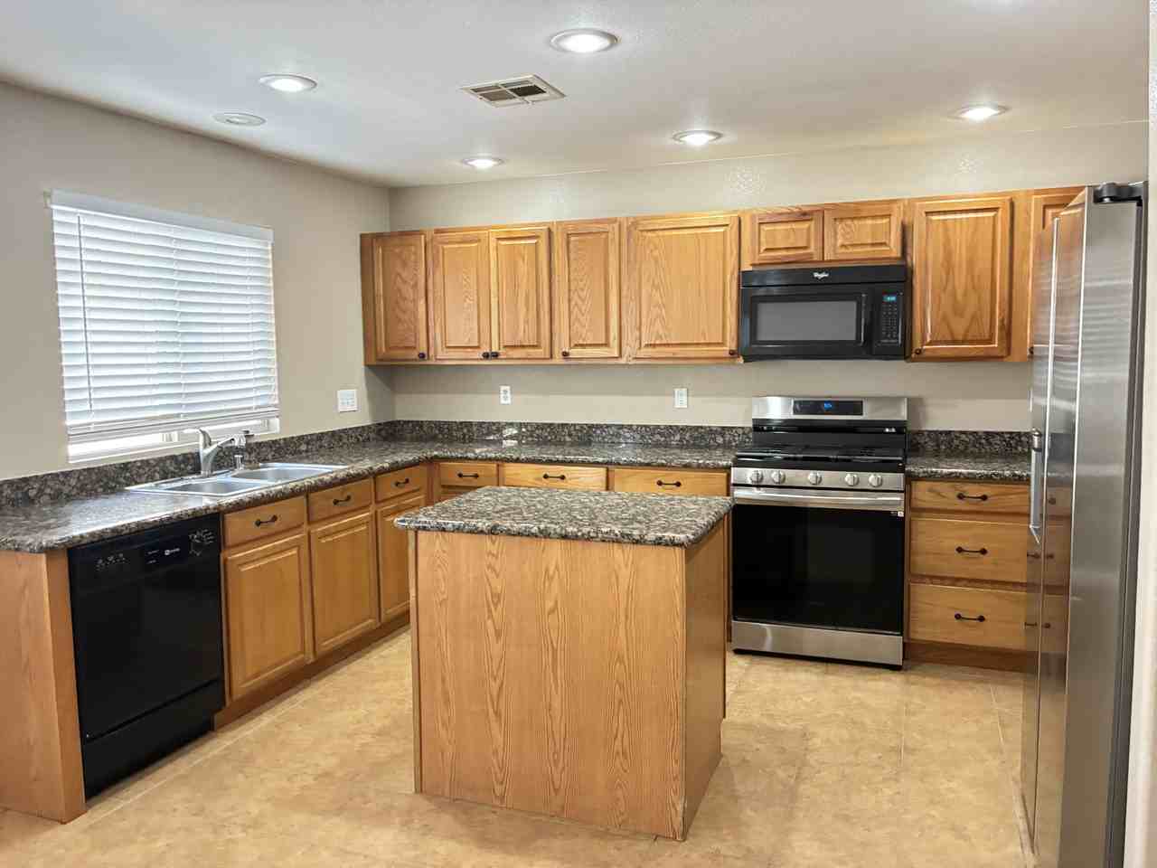 2753 Fountain Ridge Ln - Photo 5 of 37