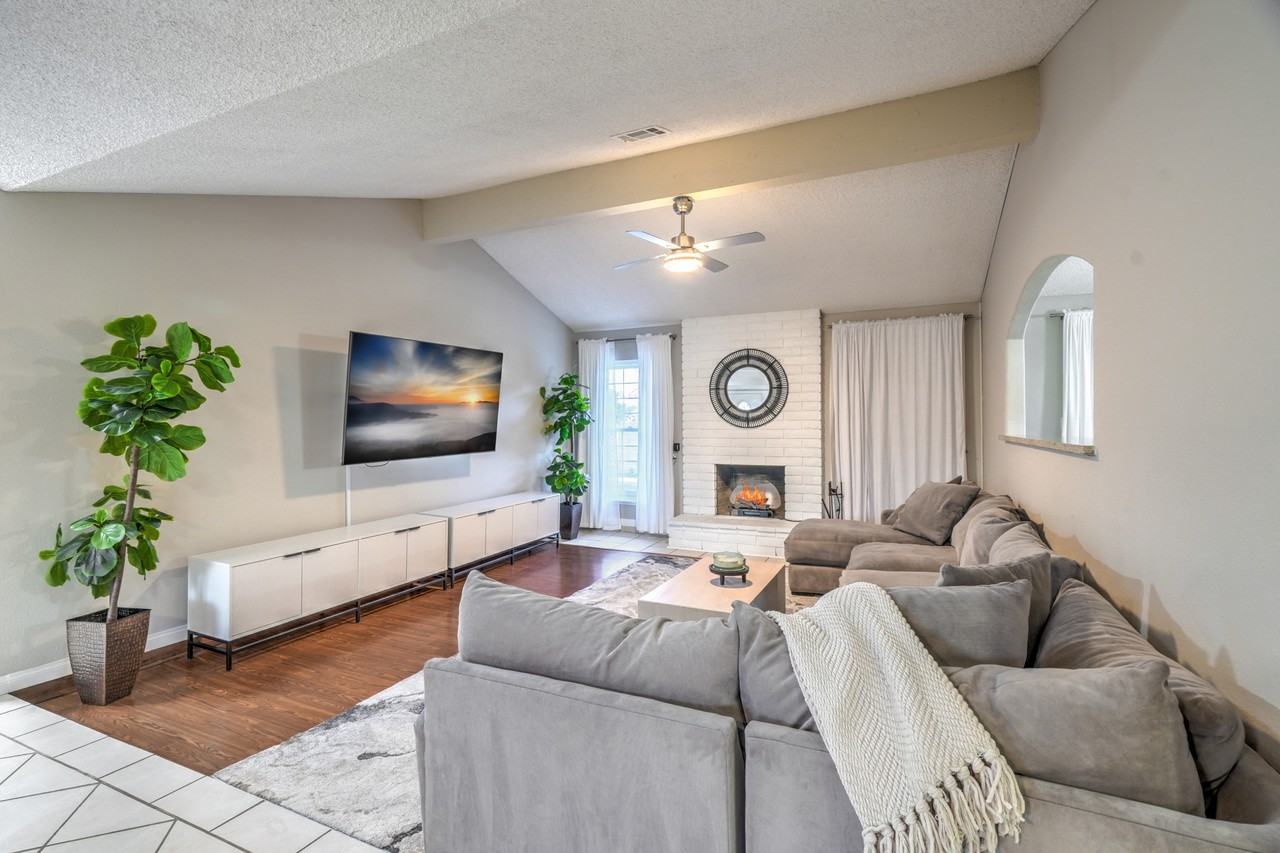 3445 Toquima Cir - Photo 3 of 45