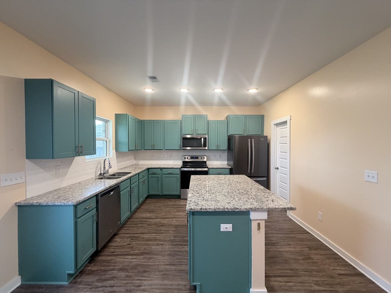 4200 Textile Ln Sw - Photo 5 of 22
