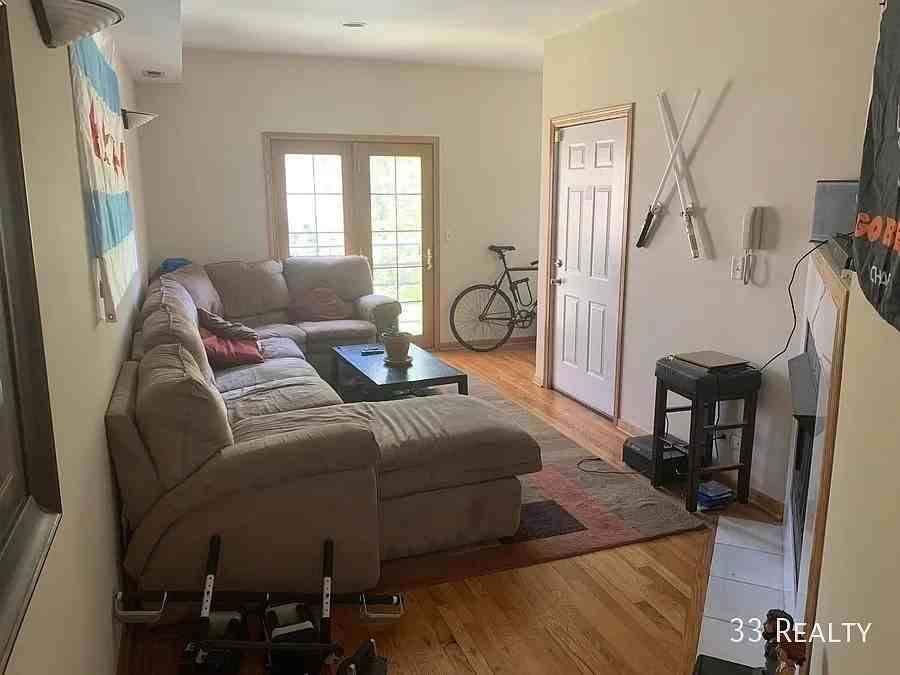 1316 N Rockwell St #2 - Photo 4 of 15