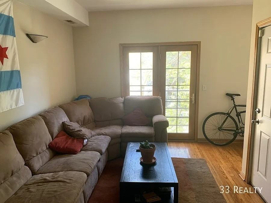 1316 N Rockwell St #2 - Photo 5 of 15