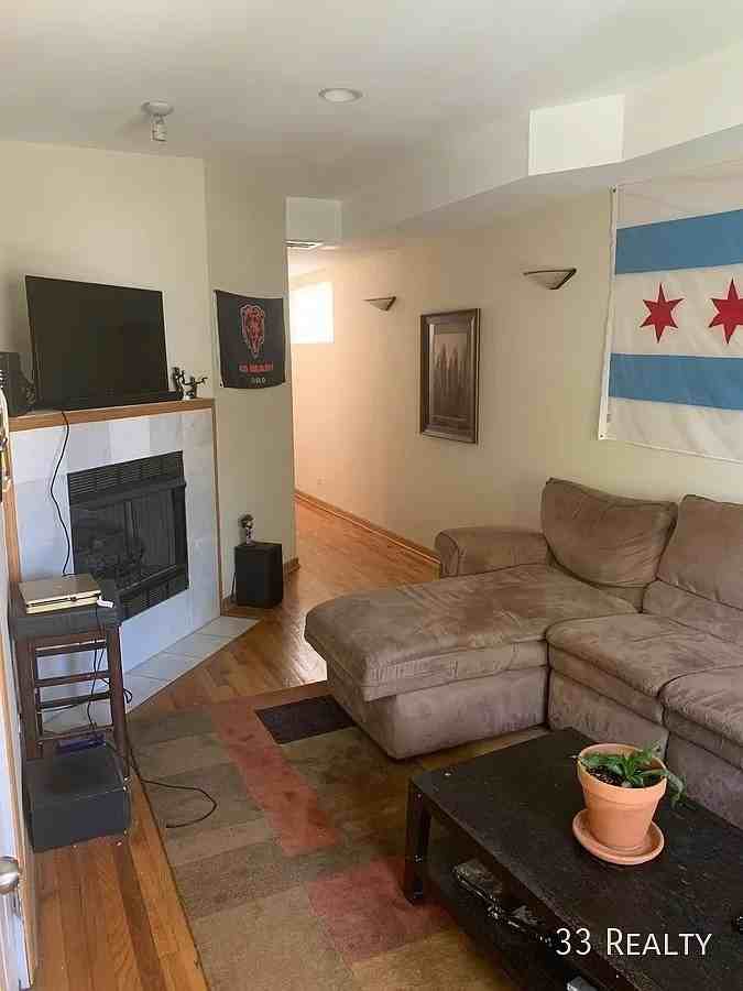 1316 N Rockwell St #2 - Photo 6 of 15