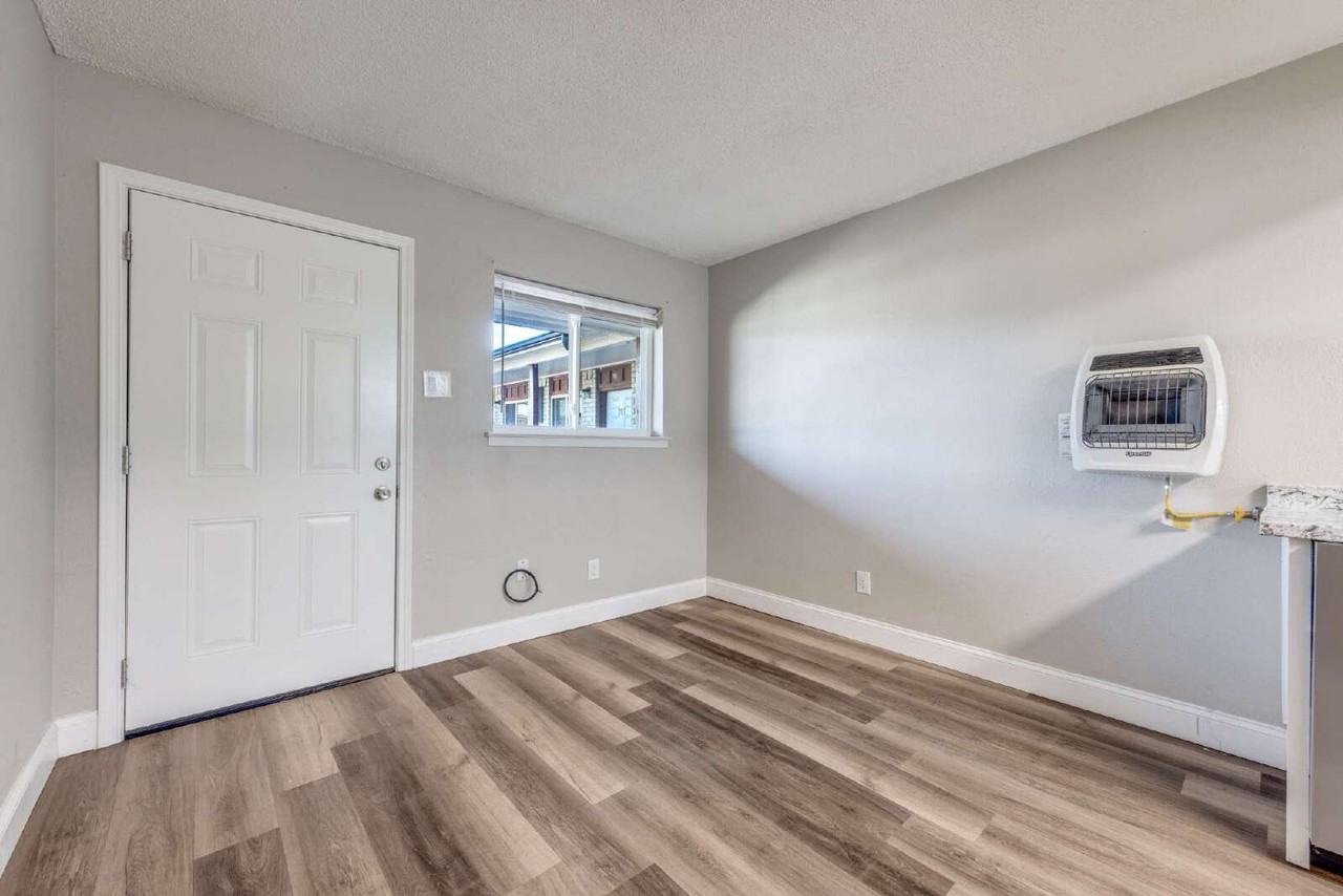 1001 W Elm St #204 - Photo 4 of 25