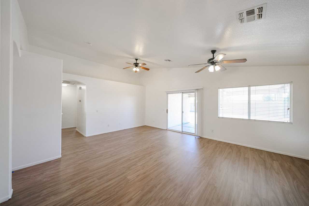 16195 W Lincoln St - Photo 4 of 38