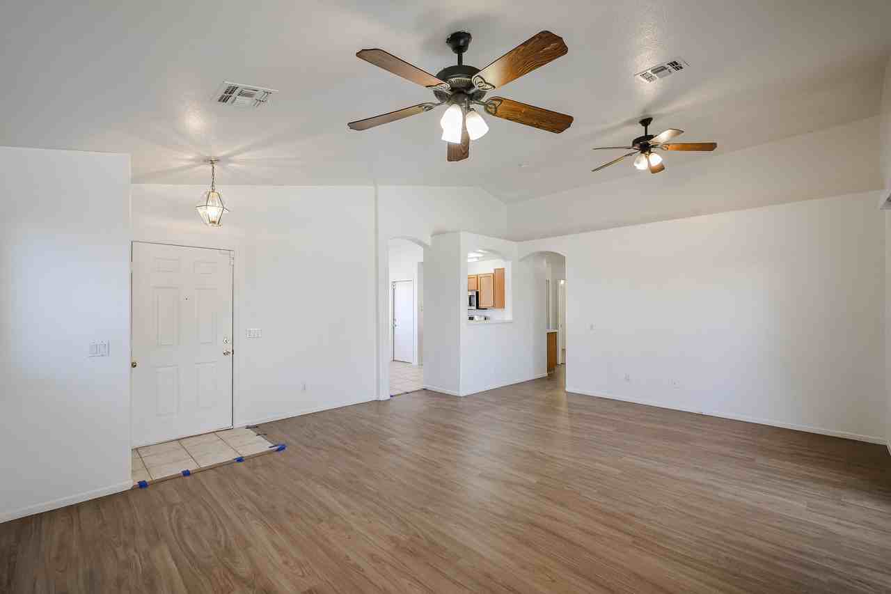 16195 W Lincoln St - Photo 5 of 38