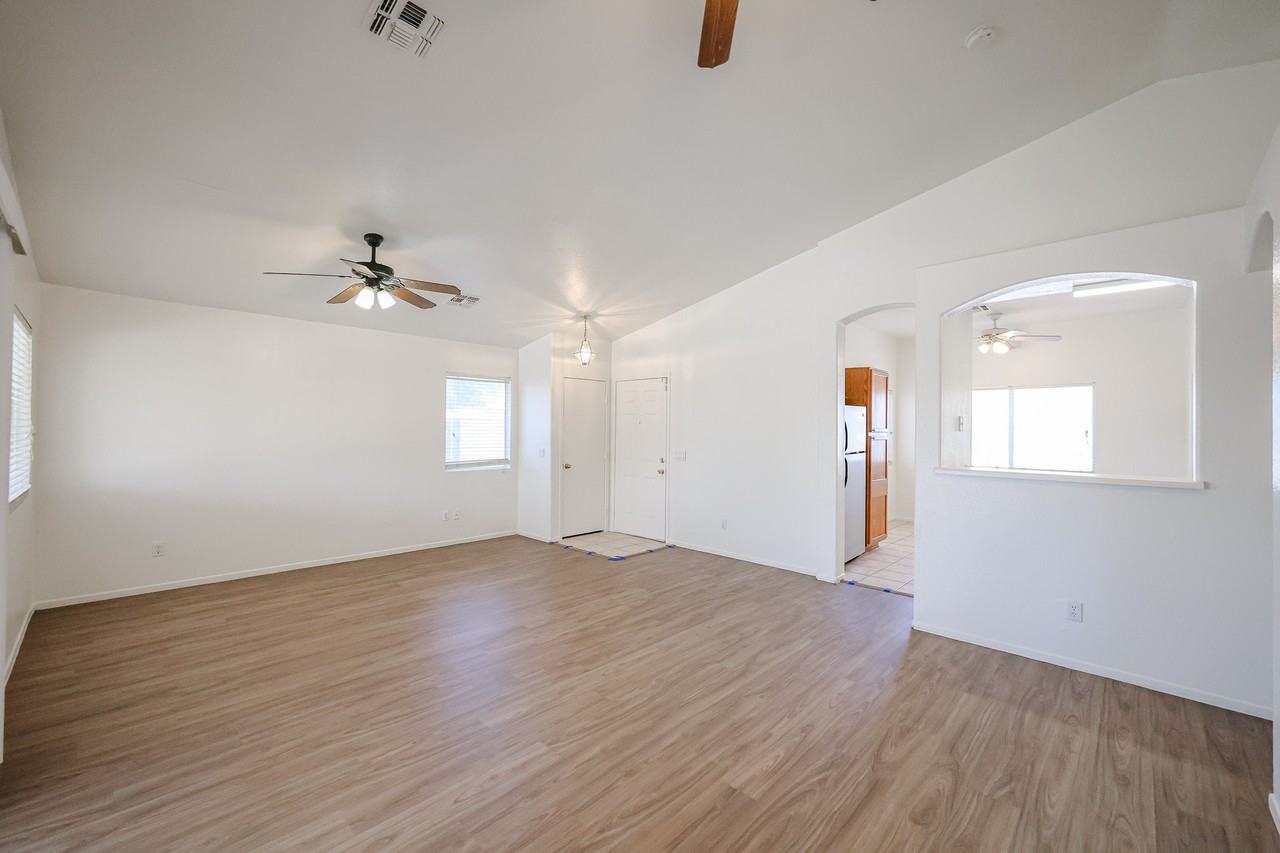 16195 W Lincoln St - Photo 6 of 38