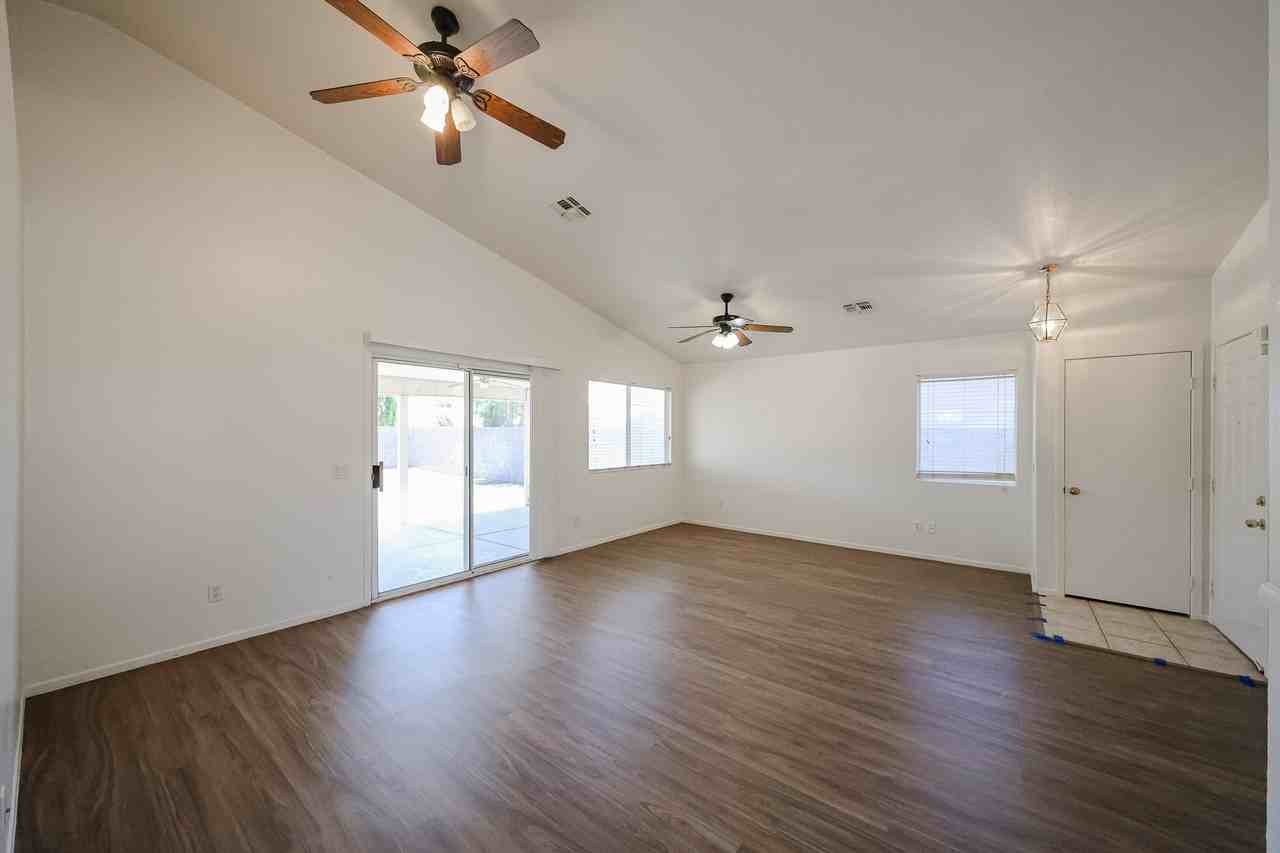 16195 W Lincoln St - Photo 7 of 38