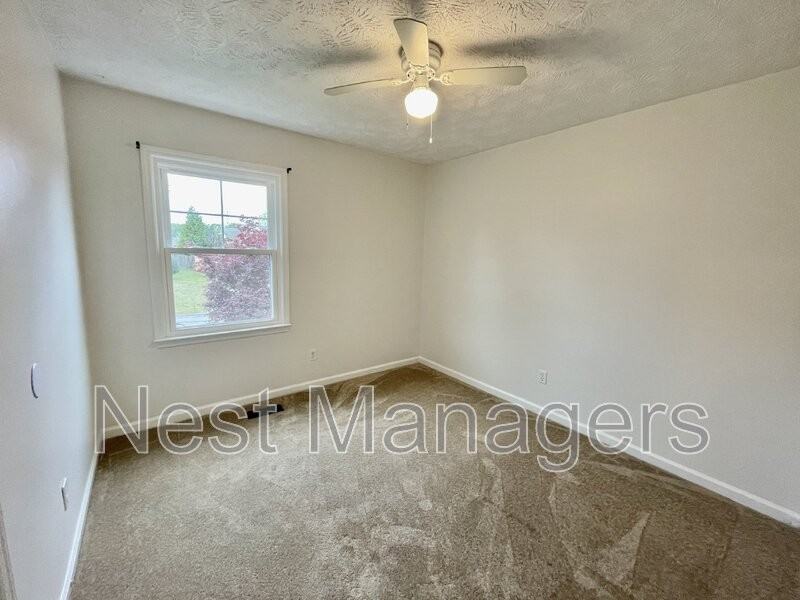 623 Daharan Dr - Photo 4 of 24