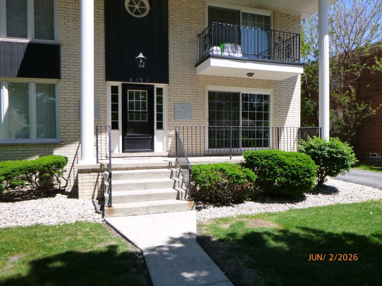 4521 Maple Ave #1S - Photo 2 of 9