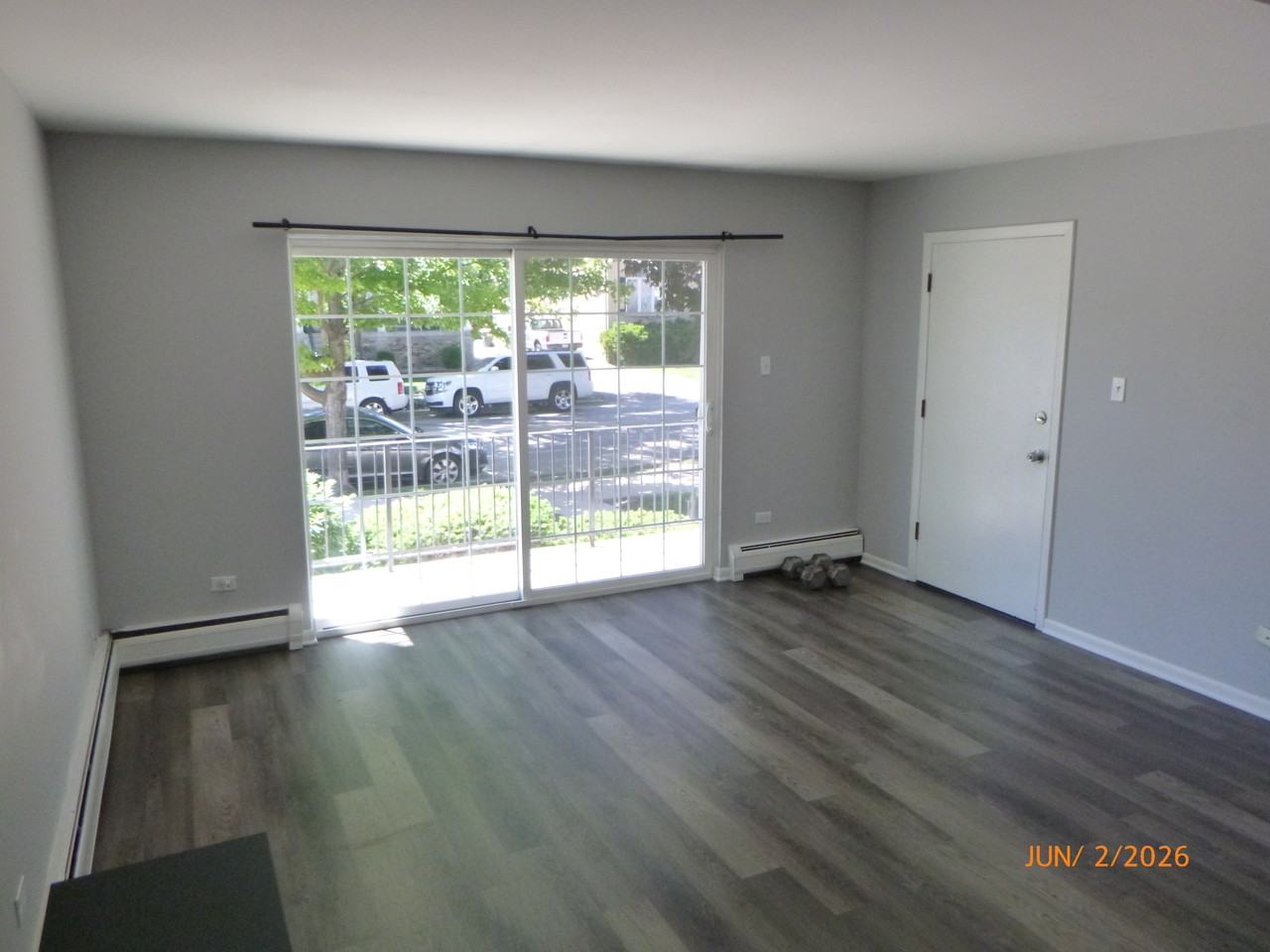4521 Maple Ave #1S - Photo 3 of 9