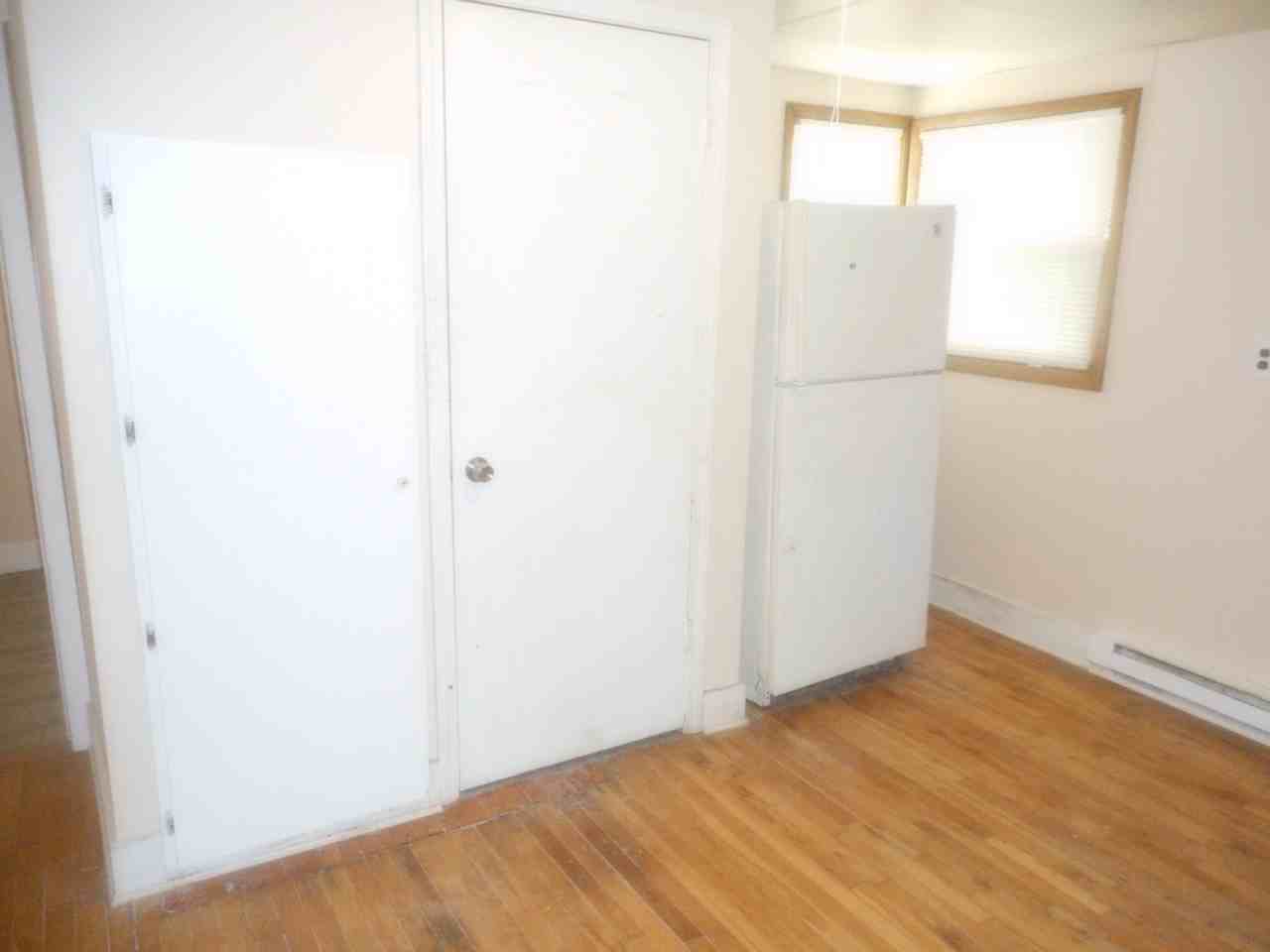 914 Armstrong Ave #1 - Photo 6 of 10