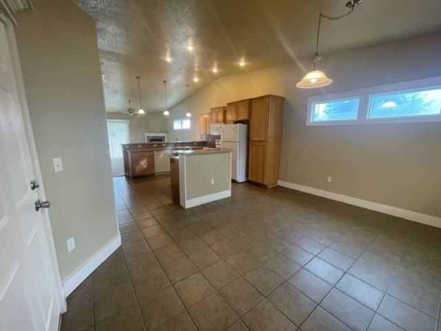 1572 E Locust View Ln - Photo 4 of 20