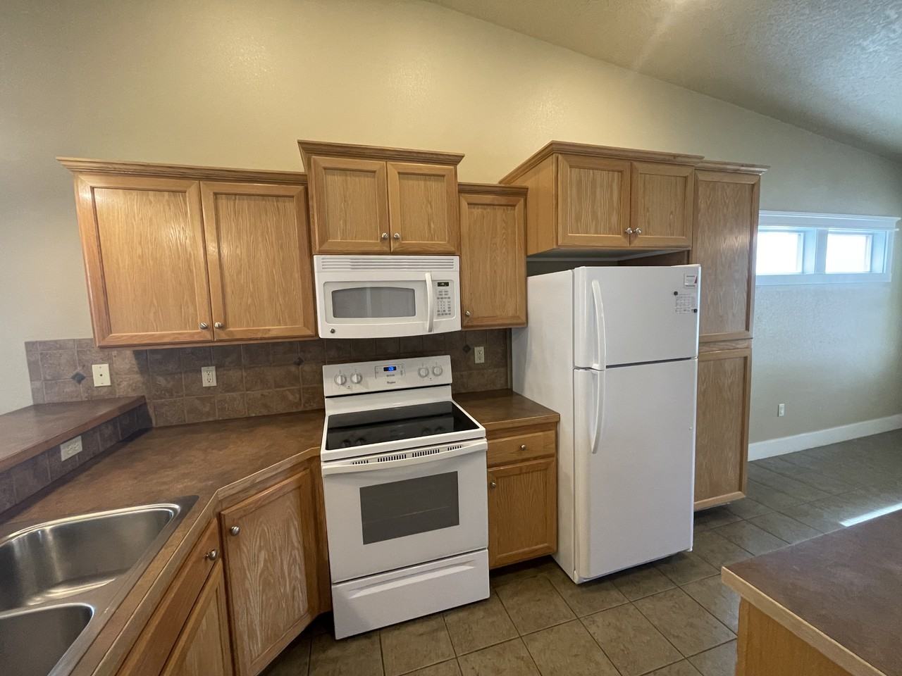 1572 E Locust View Ln - Photo 5 of 20