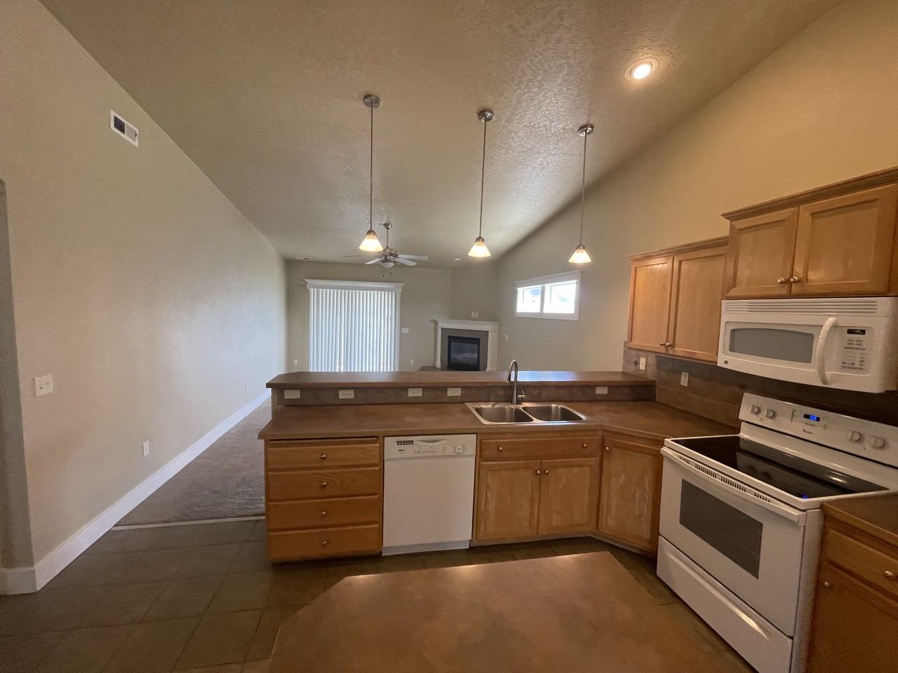 1572 E Locust View Ln - Photo 6 of 20
