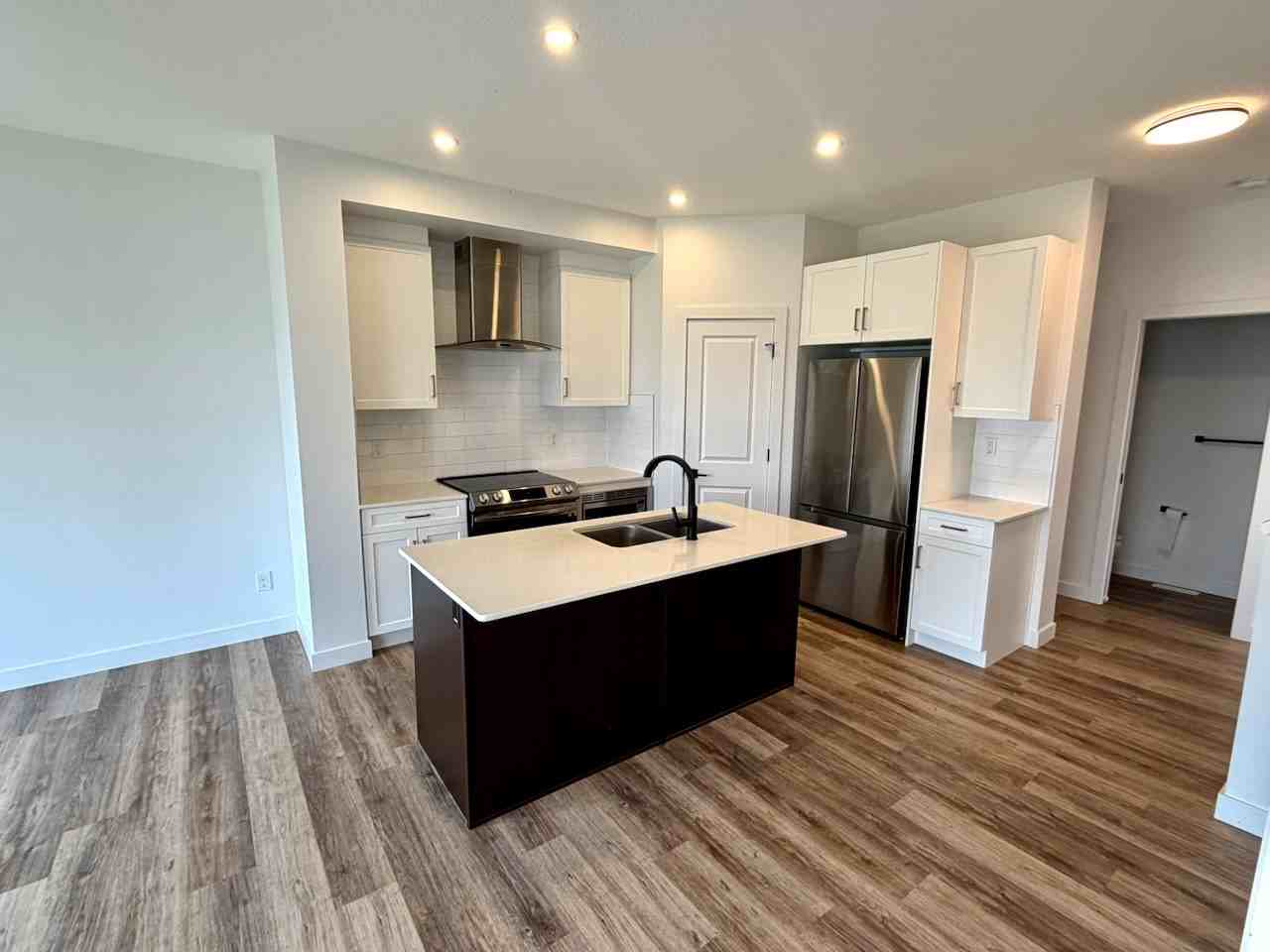 5001 213a St Nw - Photo 3 of 24