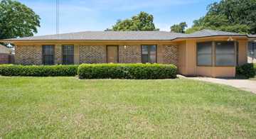 featured image of 230 Country Clb