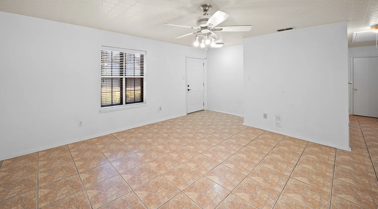 230 Country Clb - Photo 3 of 21