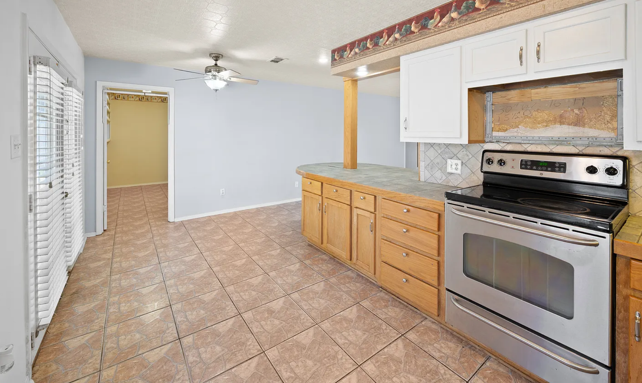 230 Country Clb - Photo 5 of 21