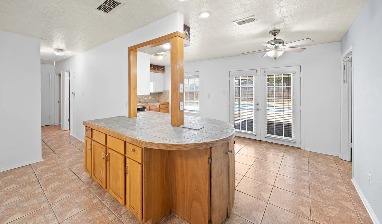 230 Country Clb - Photo 6 of 21