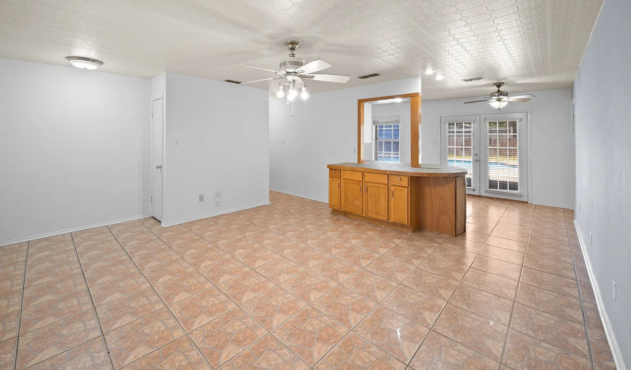 230 Country Clb - Photo 7 of 21