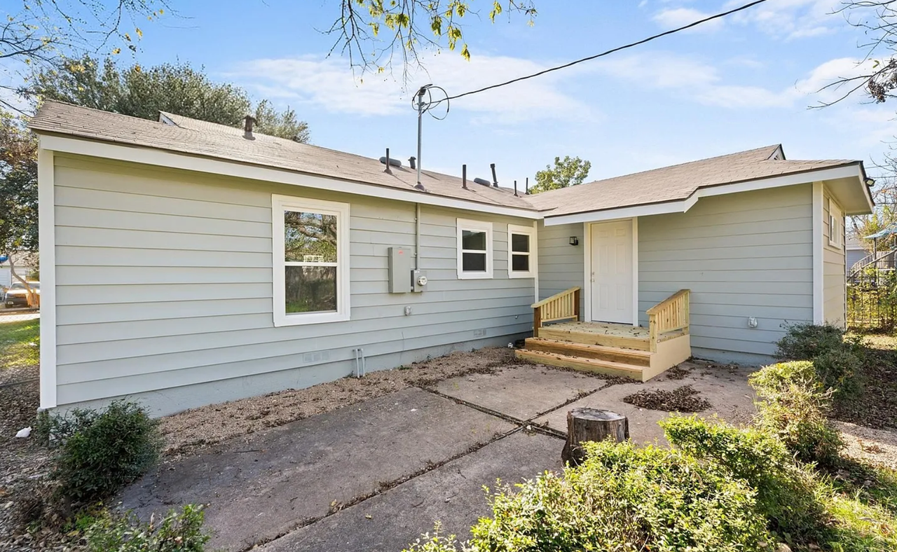 2661 Hudspeth Ave - Photo 3 of 16