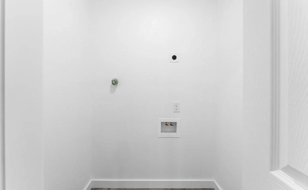 2661 Hudspeth Ave - Photo 4 of 16