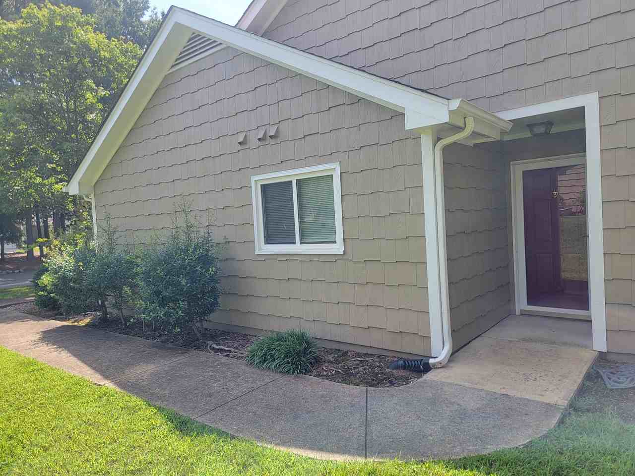 4200 Pin Oak Dr - Photo 4 of 37
