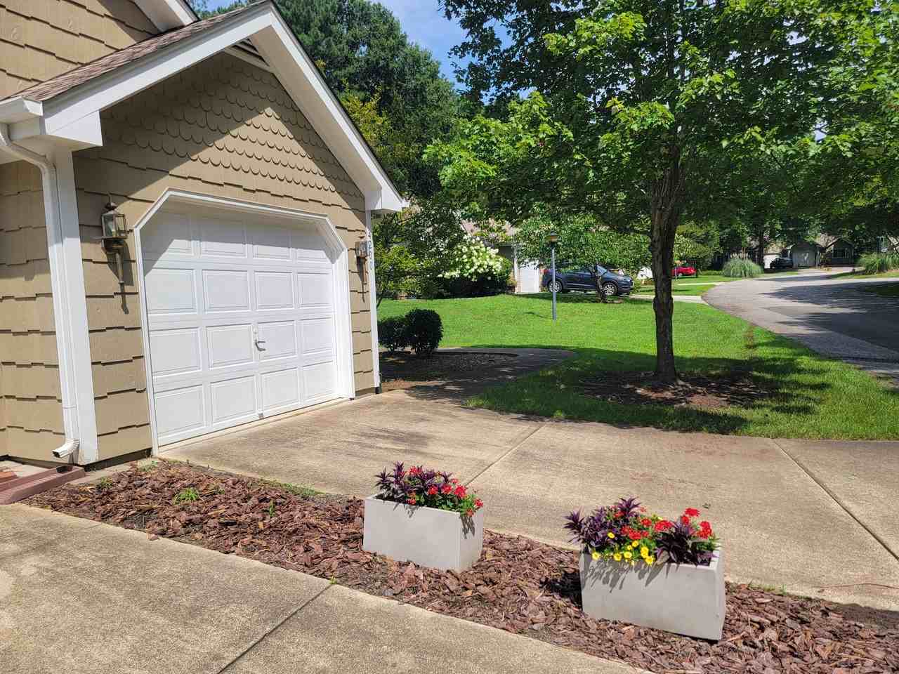 4200 Pin Oak Dr - Photo 6 of 37