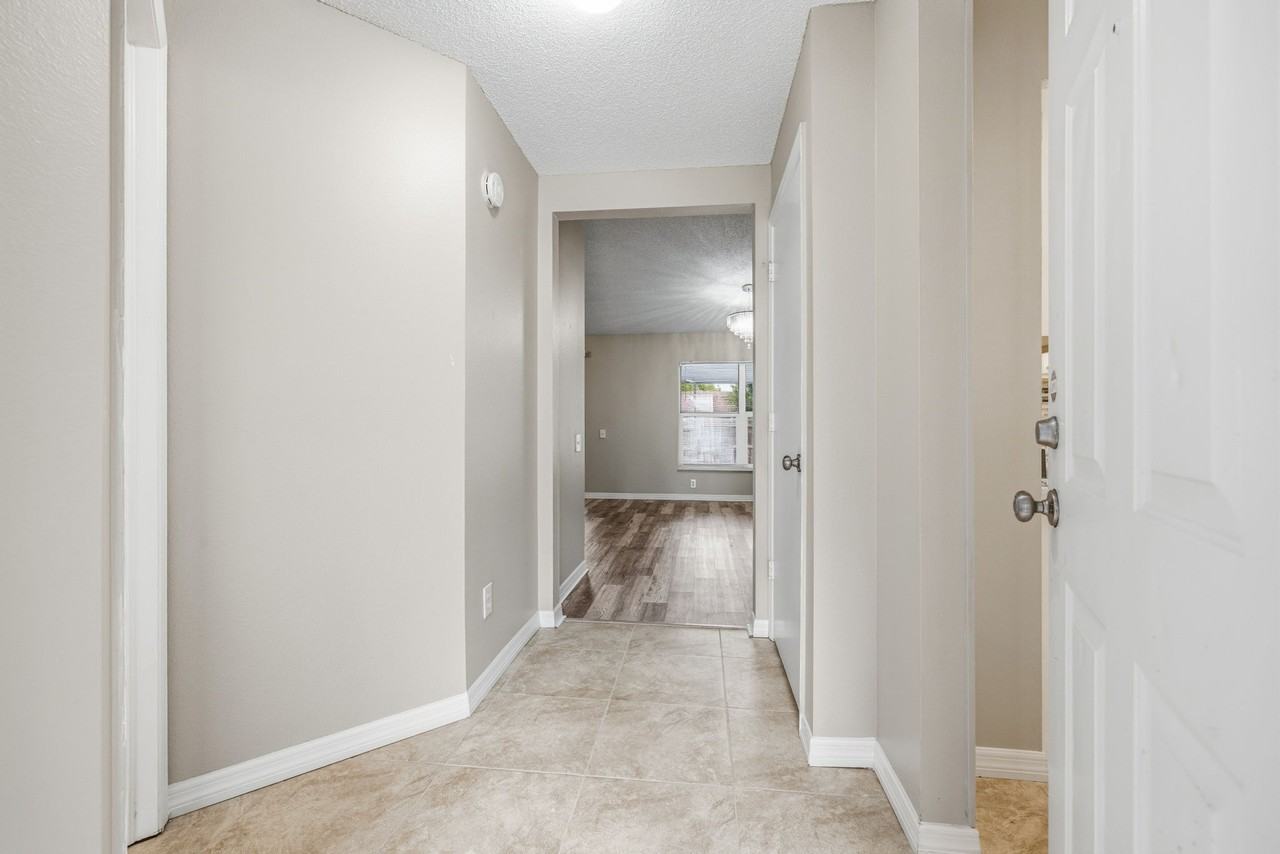 11339 Calgary Cir - Photo 3 of 27