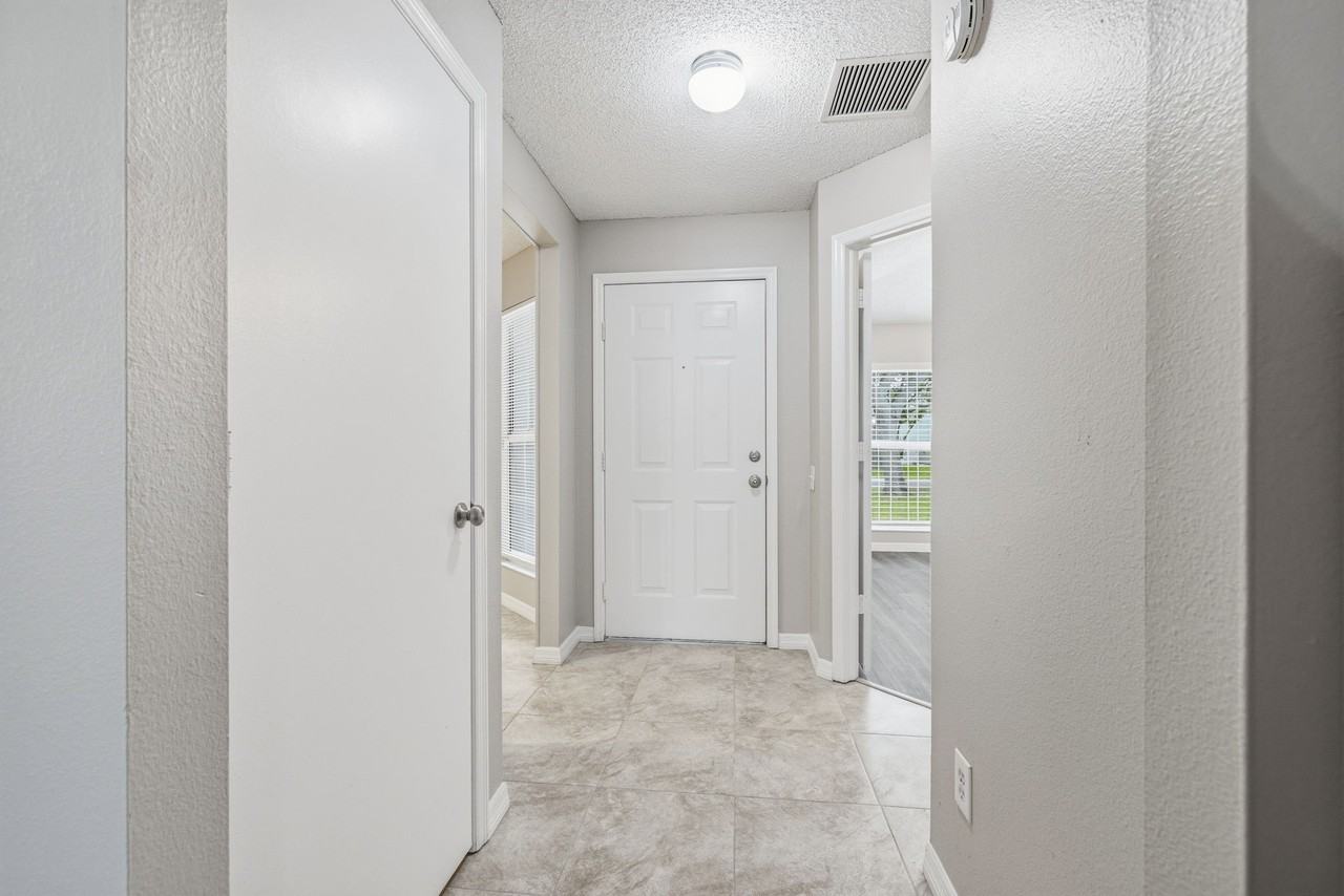 11339 Calgary Cir - Photo 4 of 27