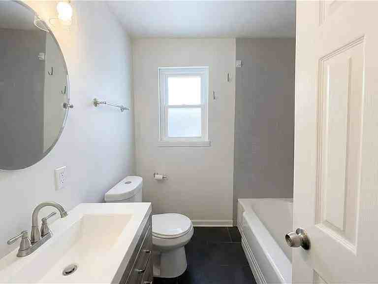 715 E 72nd Ter - Photo 2 of 14