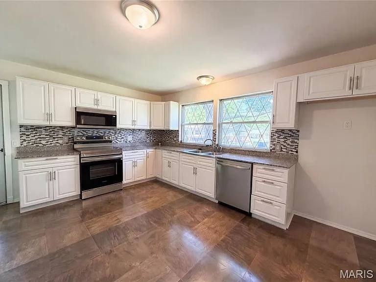 1321 Petite Dr - Photo 2 of 18