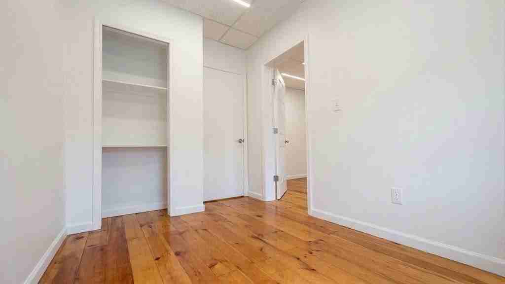 825 Mcdonald Ave - Photo 3 of 5