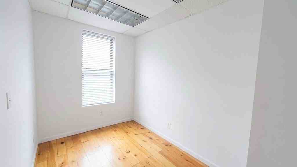 825 Mcdonald Ave - Photo 5 of 5