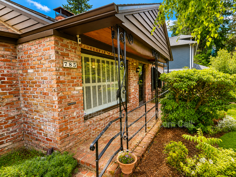 785 2nd St - Photo 4 of 35