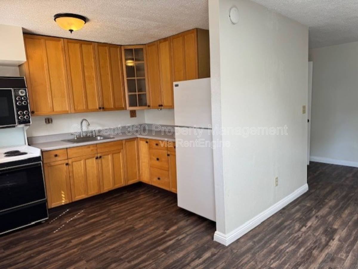 157 E Harcourt St - Photo 2 of 10