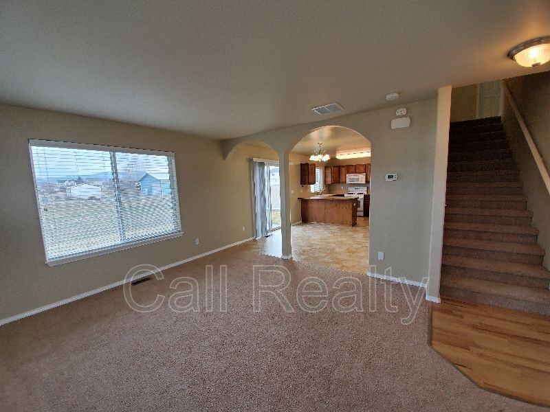 1814 N Arc Rd - Photo 3 of 14