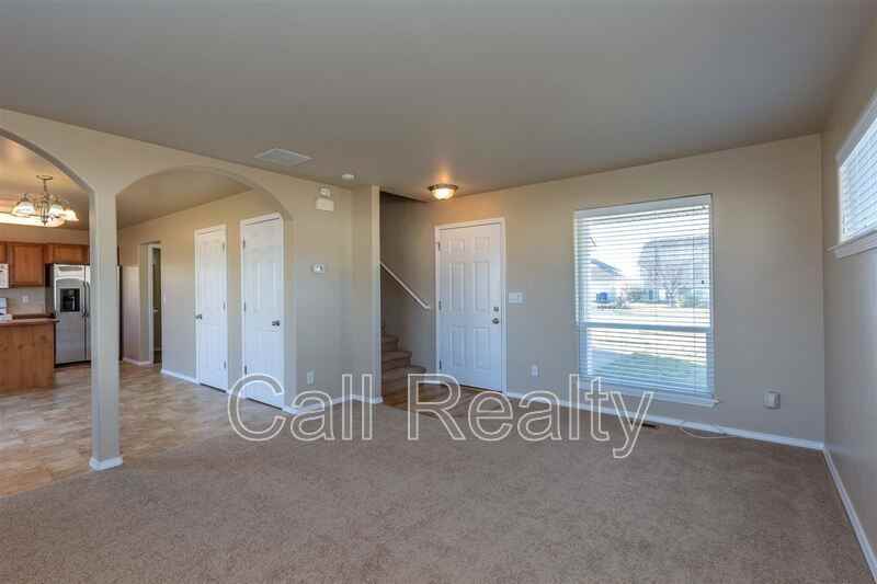 1814 N Arc Rd - Photo 4 of 14