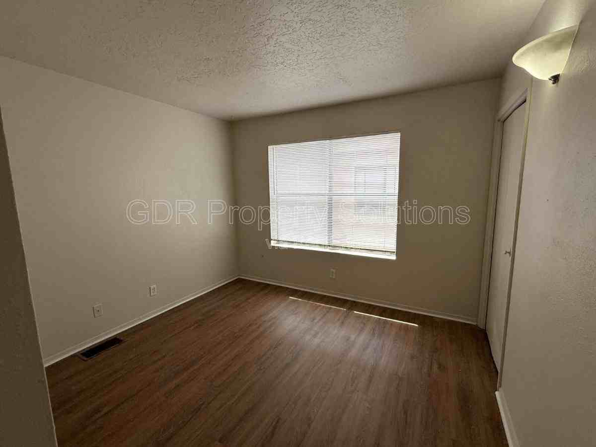 1928 Buena Vista Dr Se #B - Photo 3 of 10