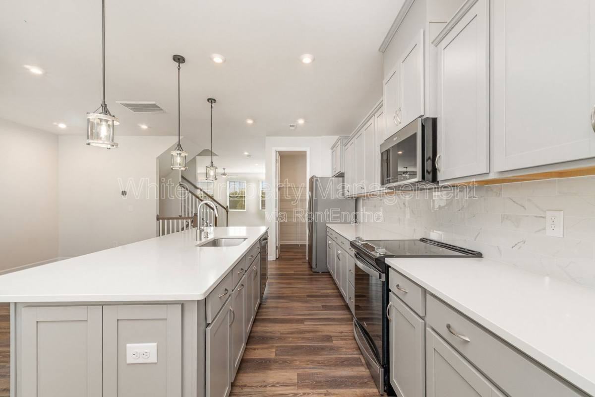 114 Marron Dr - Photo 3 of 10