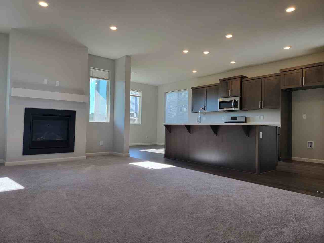6219 Rebecca St Se - Photo 2 of 21