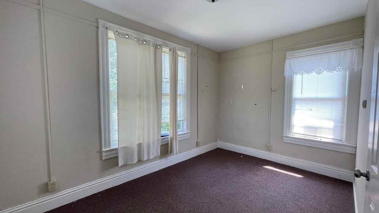 1113 State St - Photo 3 of 9
