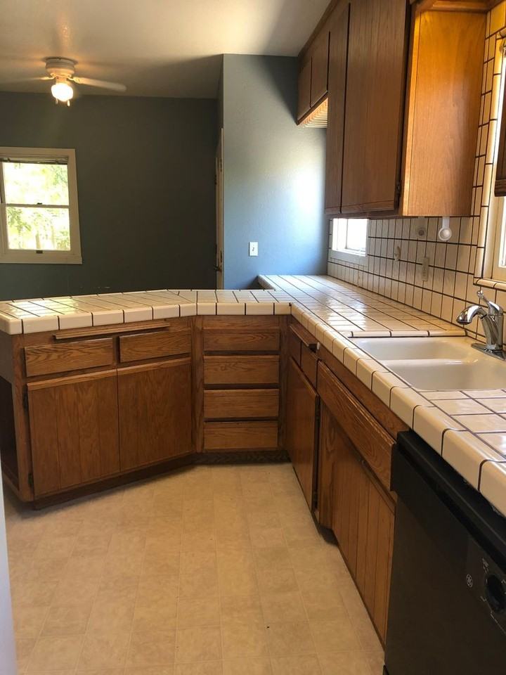 608 46th St - Photo 2 of 11