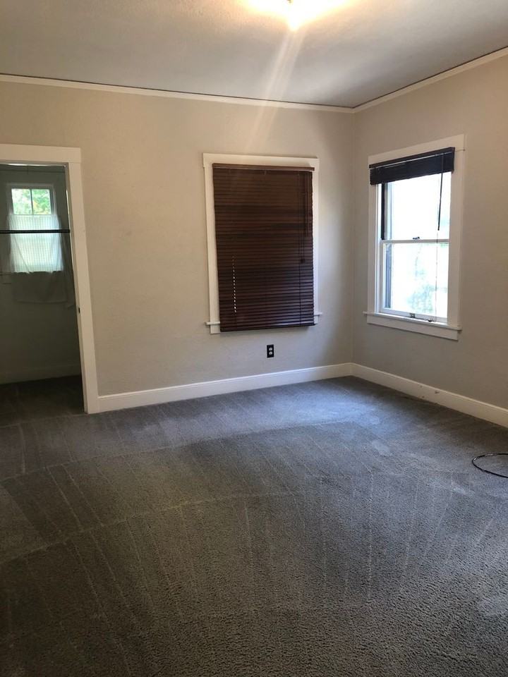 608 46th St - Photo 7 of 11