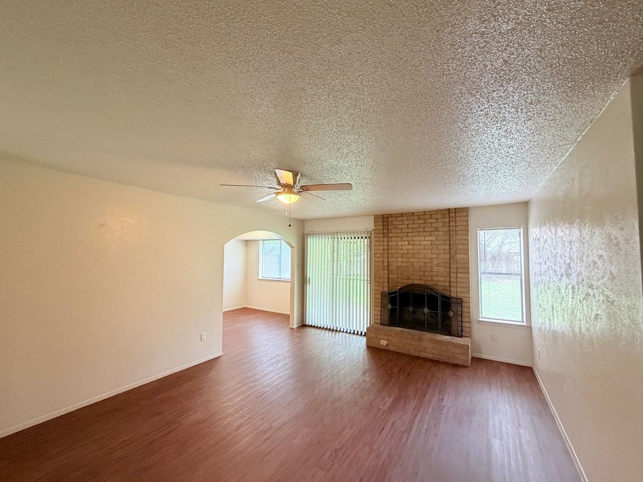 10904 Meadgreen Ct - Photo 4 of 37