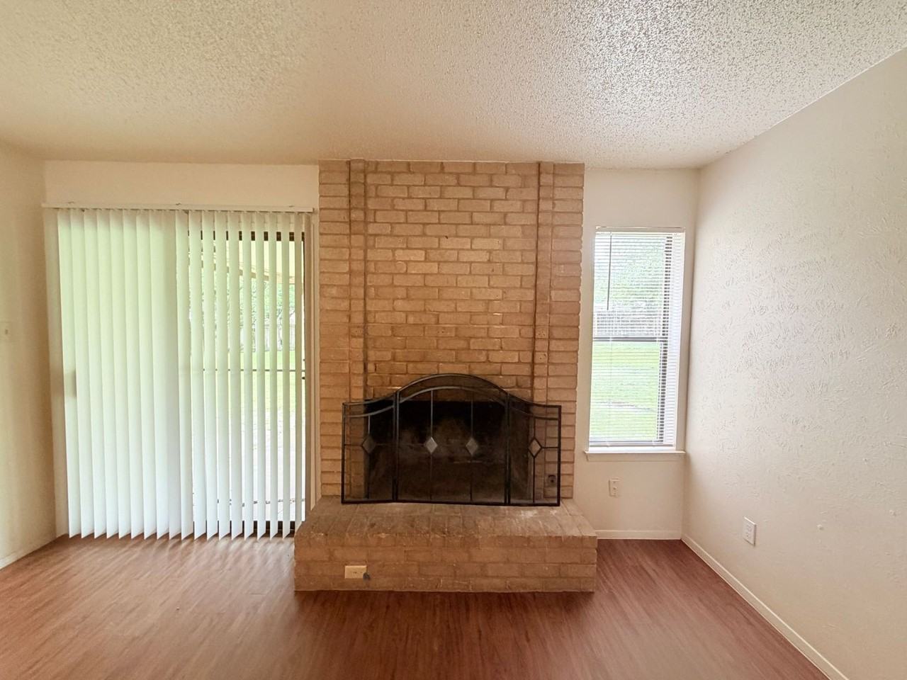10904 Meadgreen Ct - Photo 5 of 37