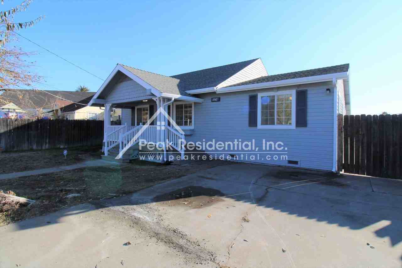 1042 Las Palmas Ave - Photo 4 of 32