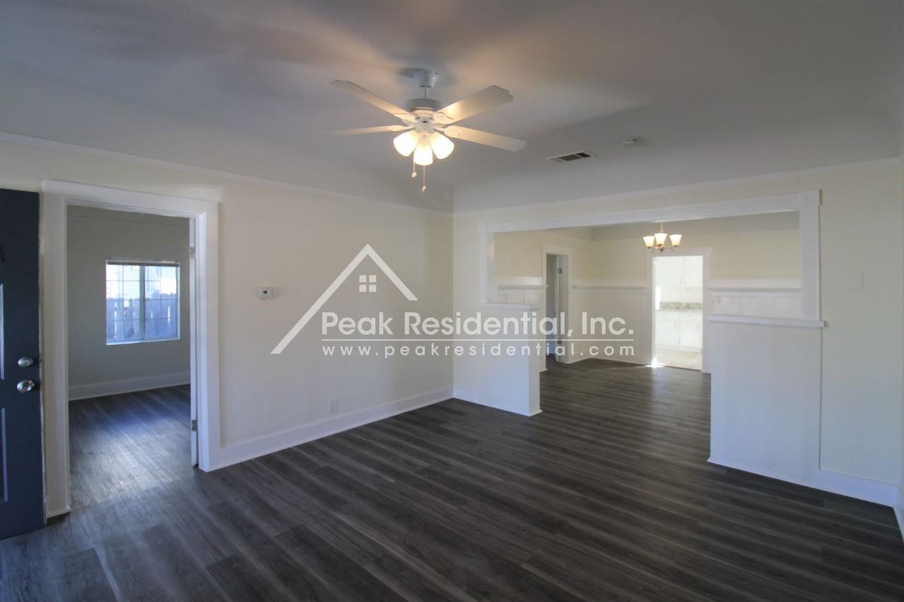 1042 Las Palmas Ave - Photo 6 of 32