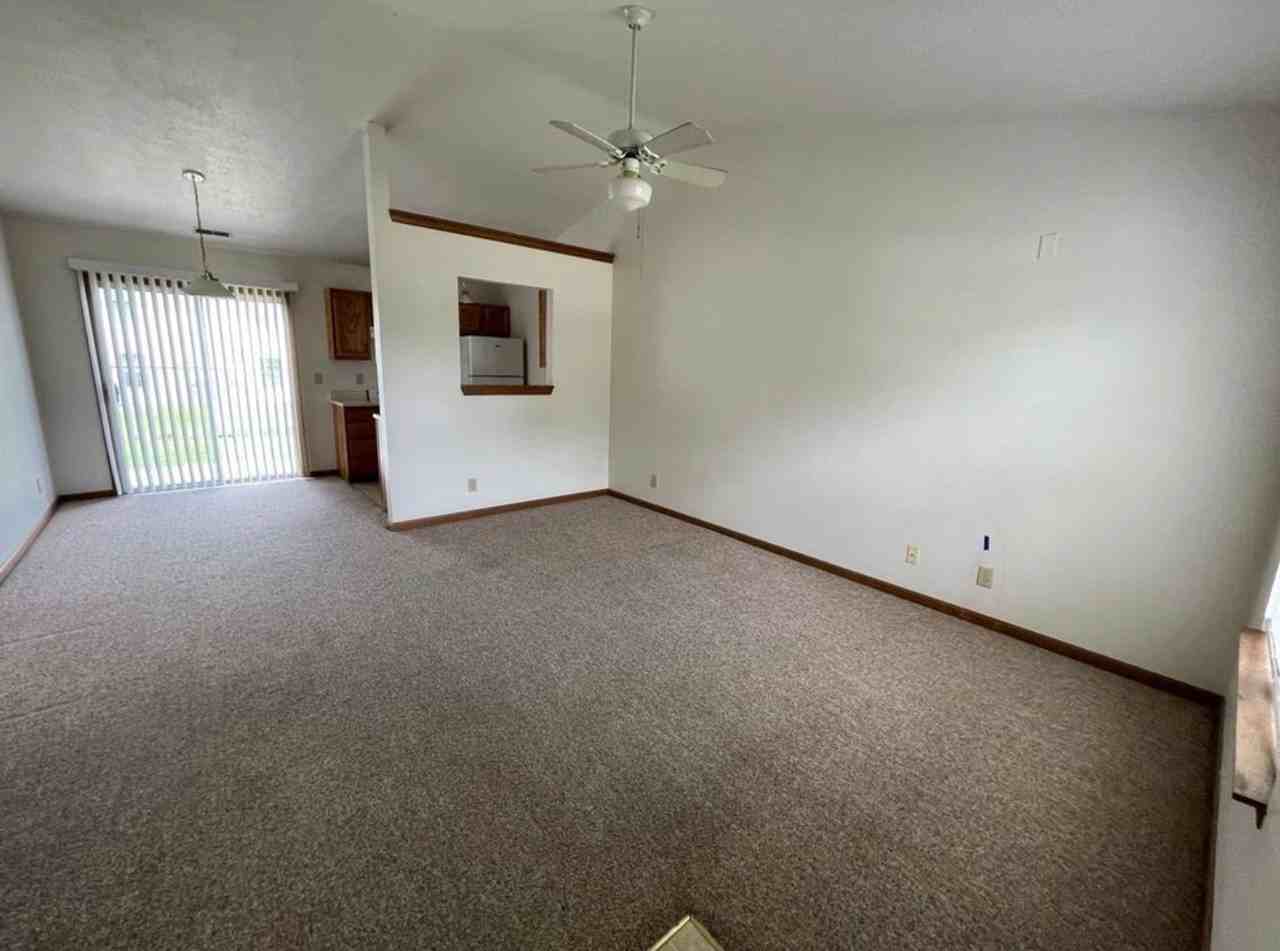 2716 Plaza Ln - Photo 2 of 7